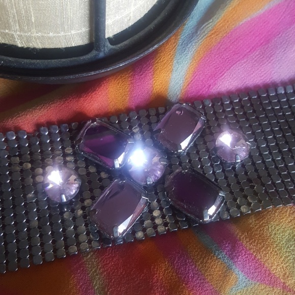 Metal mesh and purple Jewel statement bracelet - Picture 3 of 5